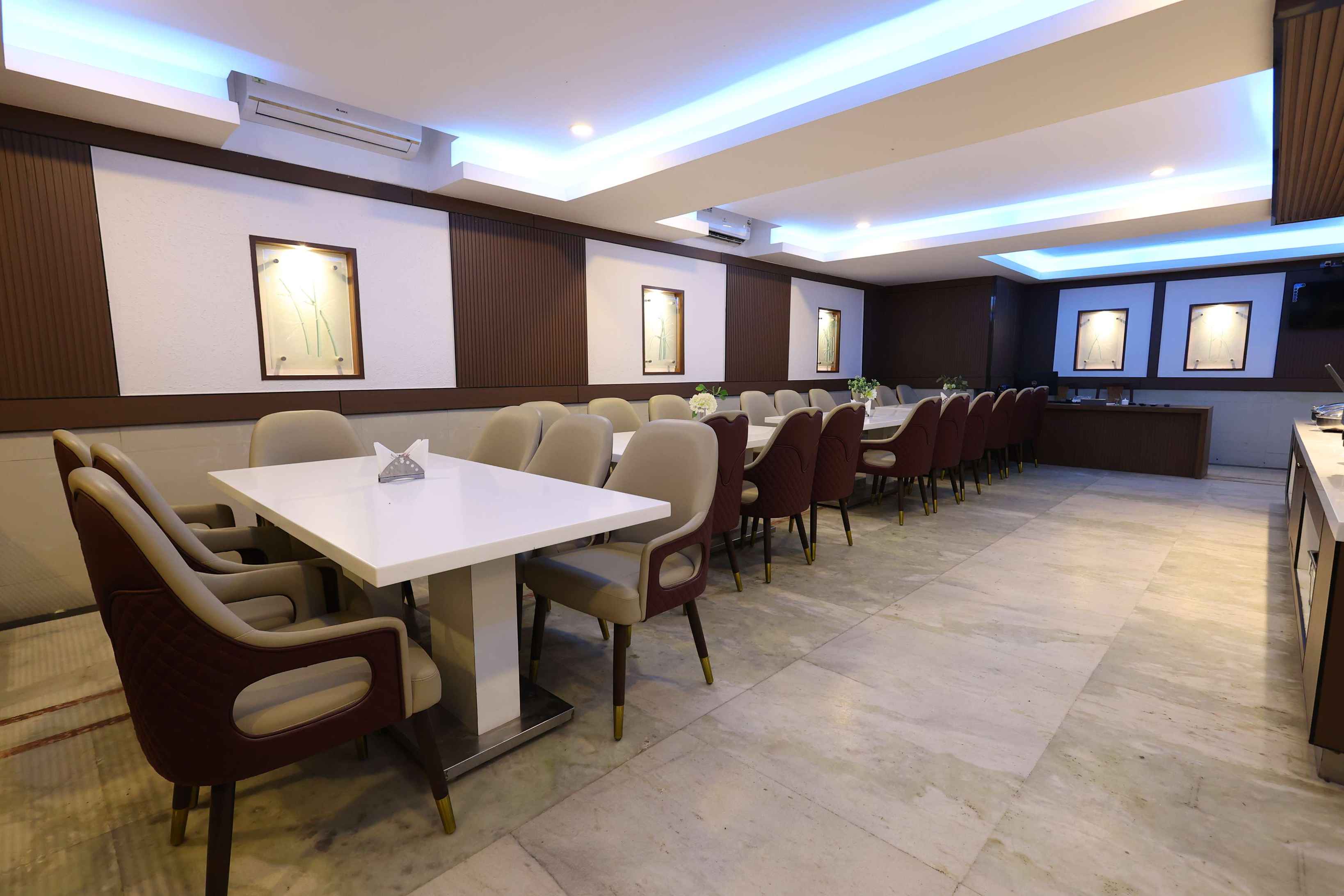 Blue maple restaurant image