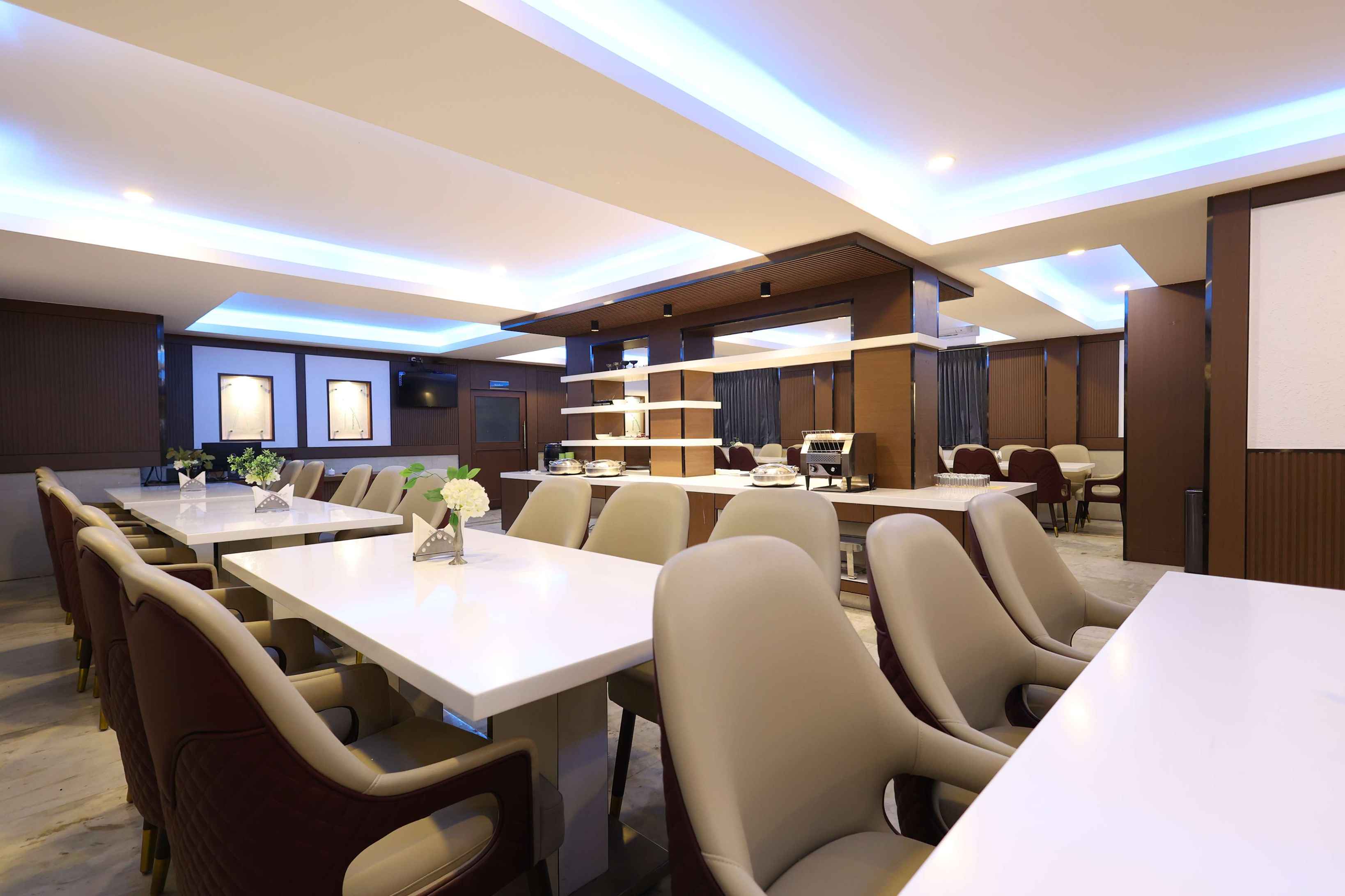 Blue maple restaurant image