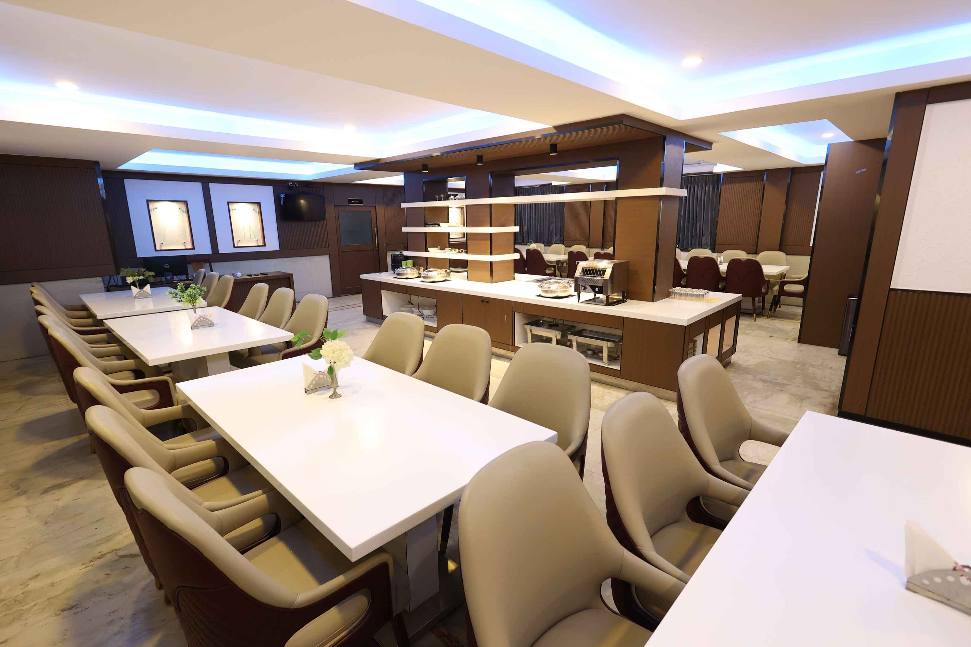 Blue maple restaurant image